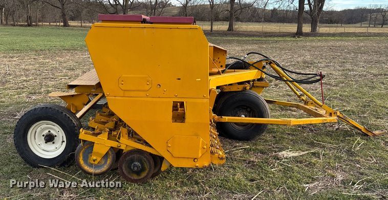 image for item FB3035 Haybuster 1206-3 no-till grain drill