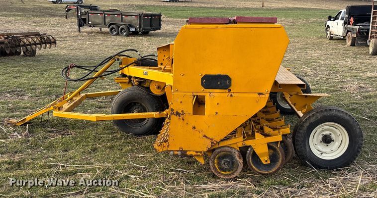 image for item FB3035 Haybuster 1206-3 no-till grain drill