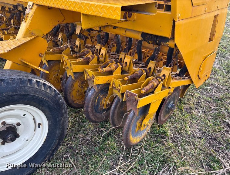 image for item FB3035 Haybuster 1206-3 no-till grain drill