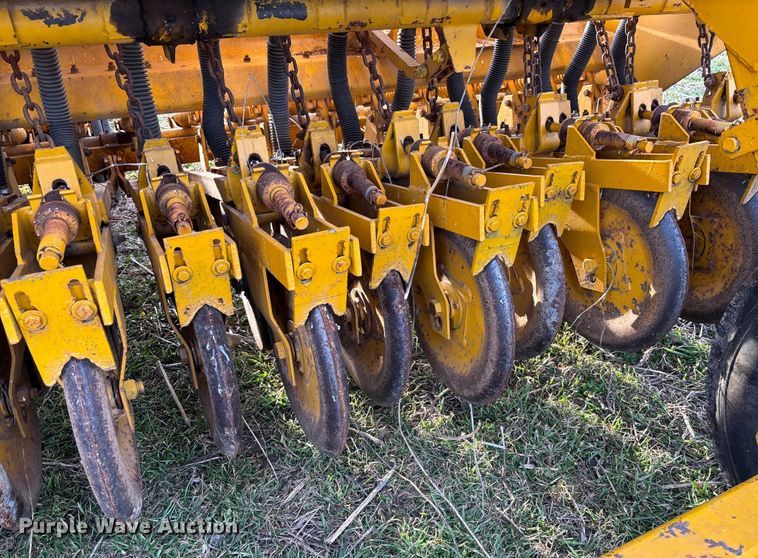 image for item FB3035 Haybuster 1206-3 no-till grain drill