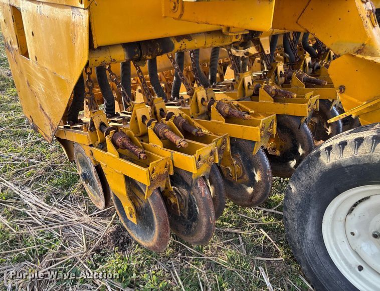 image for item FB3035 Haybuster 1206-3 no-till grain drill