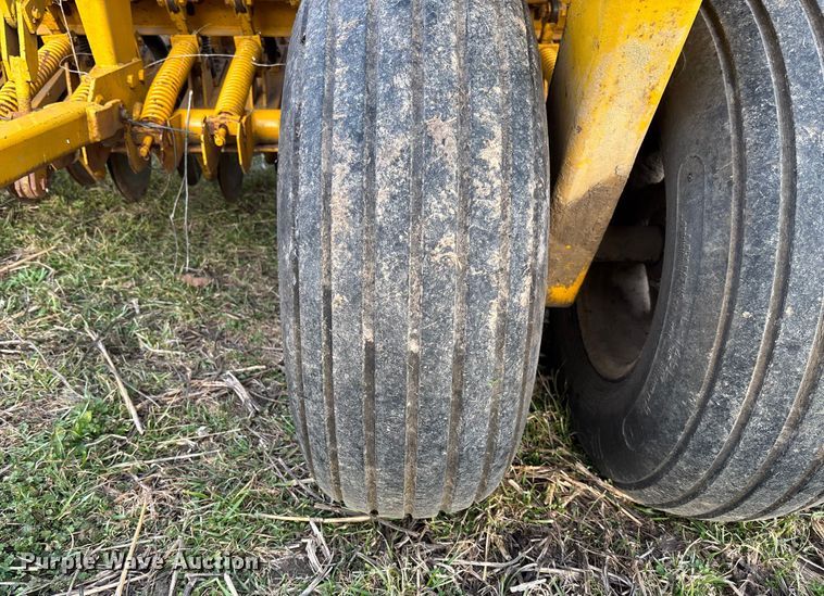 image for item FB3035 Haybuster 1206-3 no-till grain drill