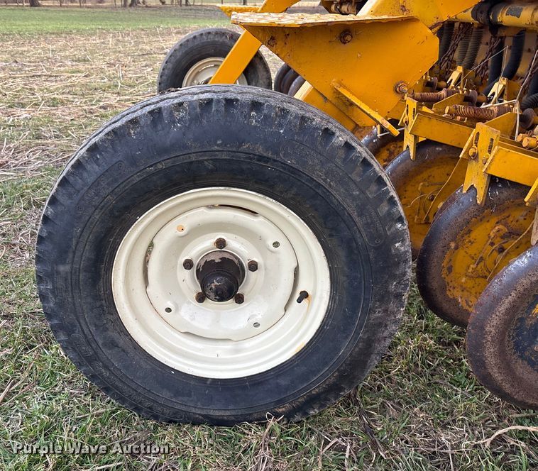 image for item FB3035 Haybuster 1206-3 no-till grain drill