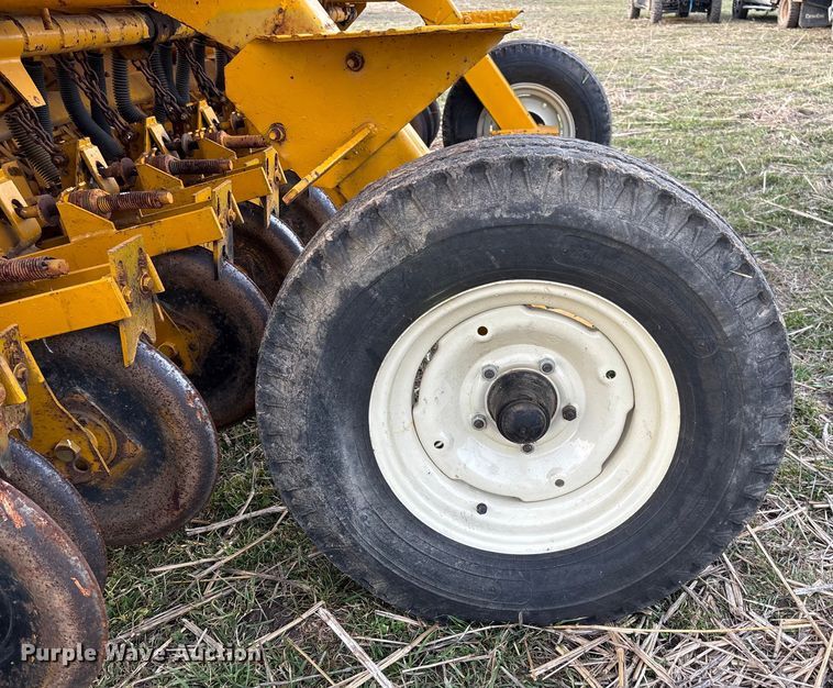 image for item FB3035 Haybuster 1206-3 no-till grain drill