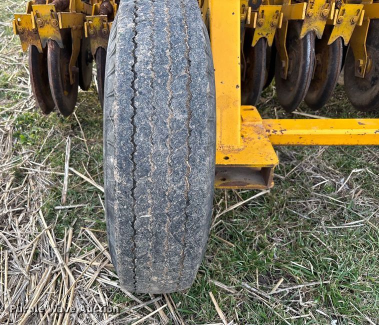 image for item FB3035 Haybuster 1206-3 no-till grain drill