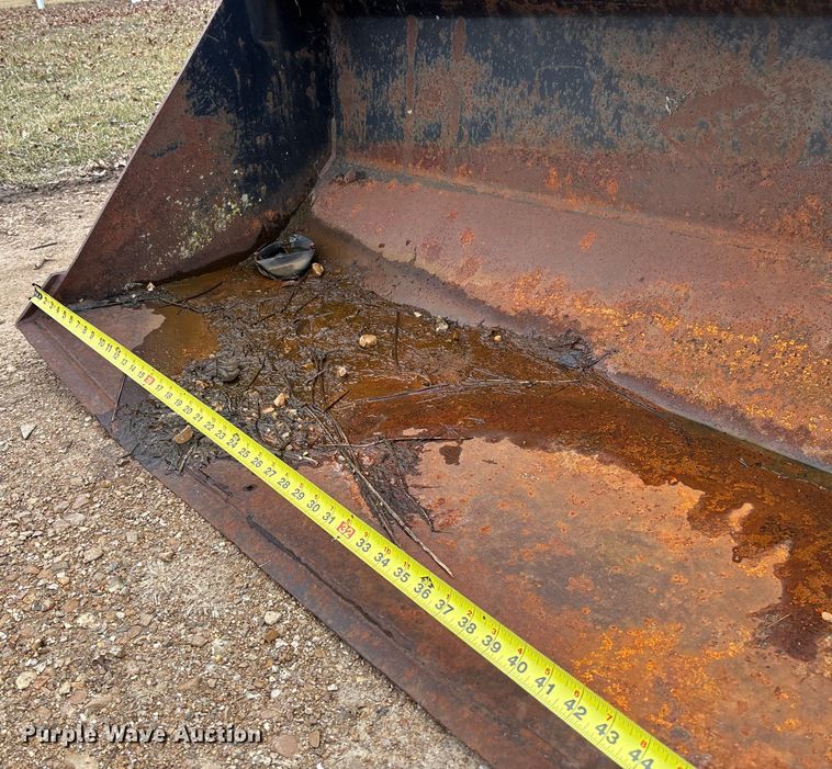 image for item FB3043 Belarus 562M tractor