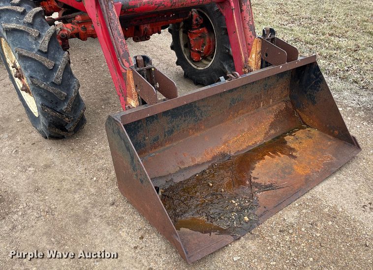 image for item FB3043 Belarus 562M tractor