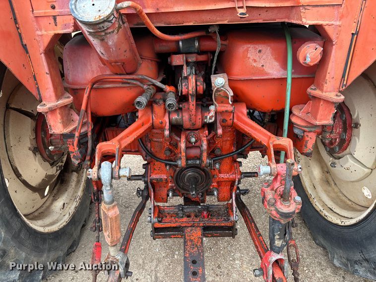 image for item FB3043 Belarus 562M tractor