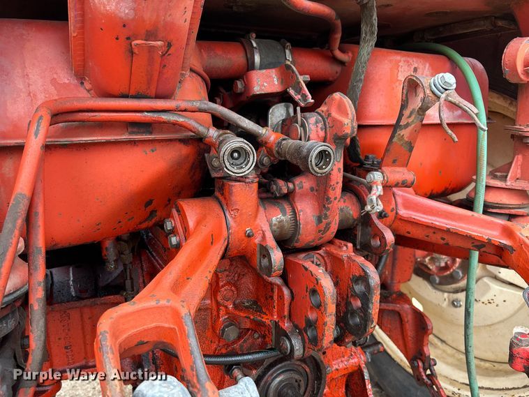 image for item FB3043 Belarus 562M tractor