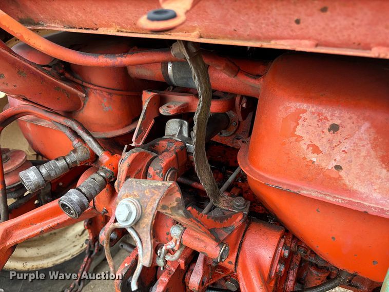 image for item FB3043 Belarus 562M tractor