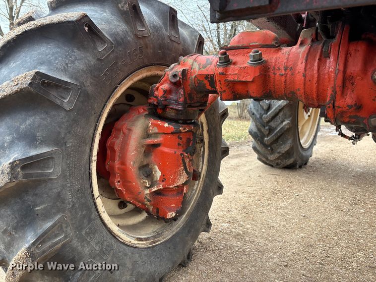 image for item FB3043 Belarus 562M tractor