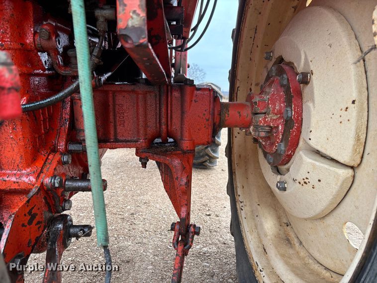 image for item FB3043 Belarus 562M tractor