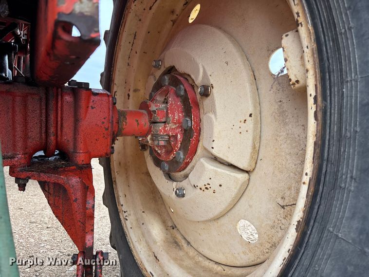 image for item FB3043 Belarus 562M tractor