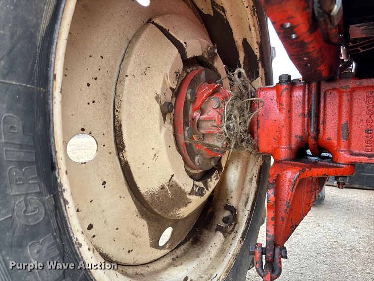 image for item FB3043 Belarus 562M tractor