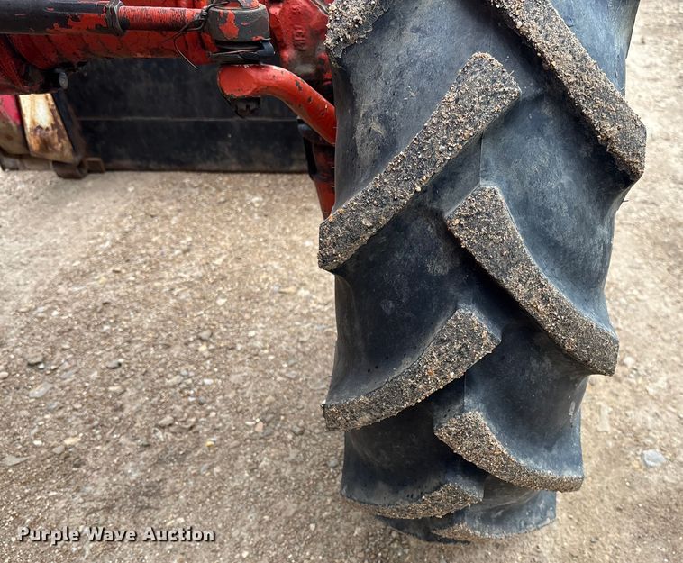 image for item FB3043 Belarus 562M tractor