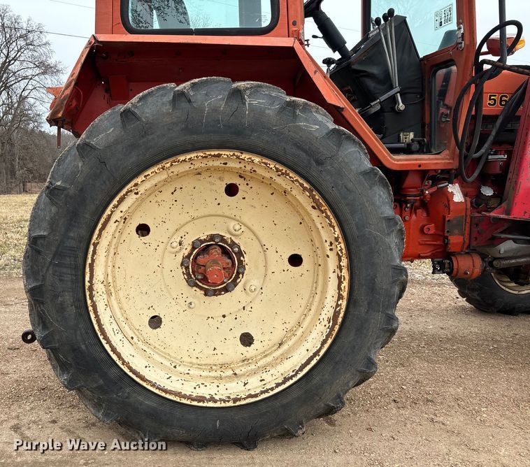 image for item FB3043 Belarus 562M tractor