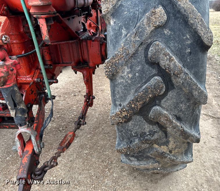 image for item FB3043 Belarus 562M tractor