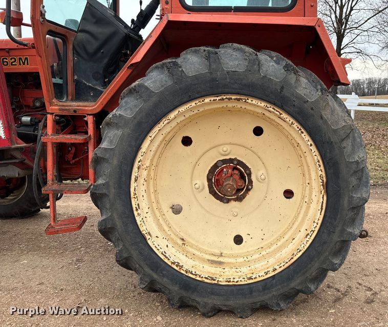 image for item FB3043 Belarus 562M tractor