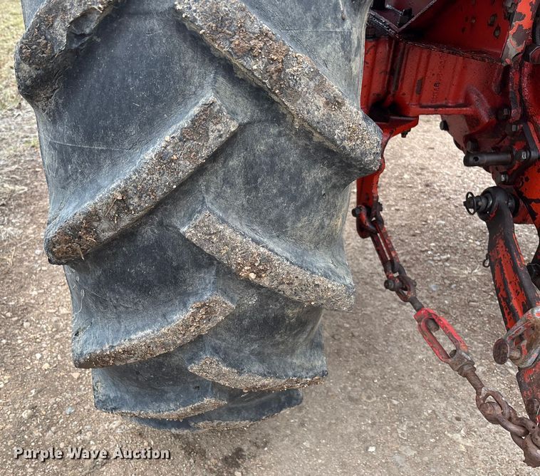 image for item FB3043 Belarus 562M tractor