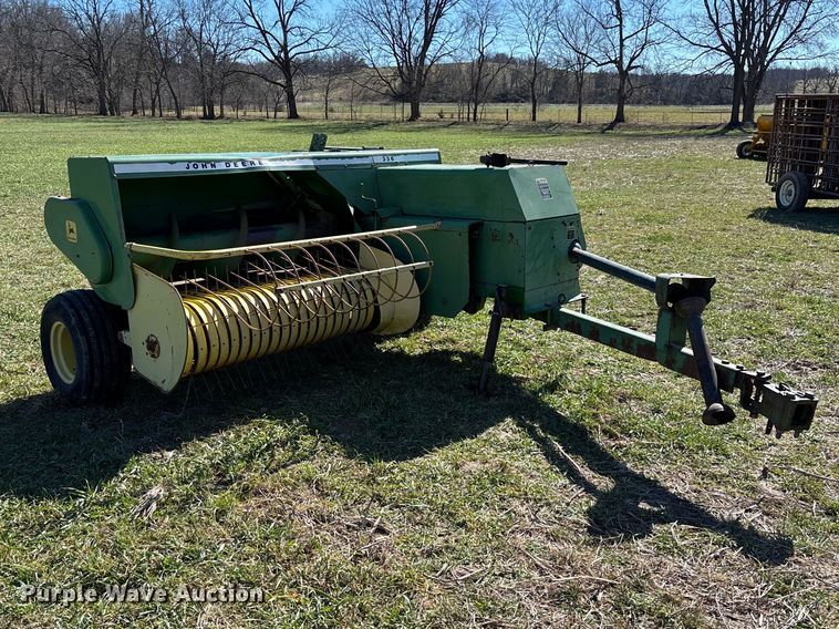 image for item FB3095 John Deere 336 small square baler