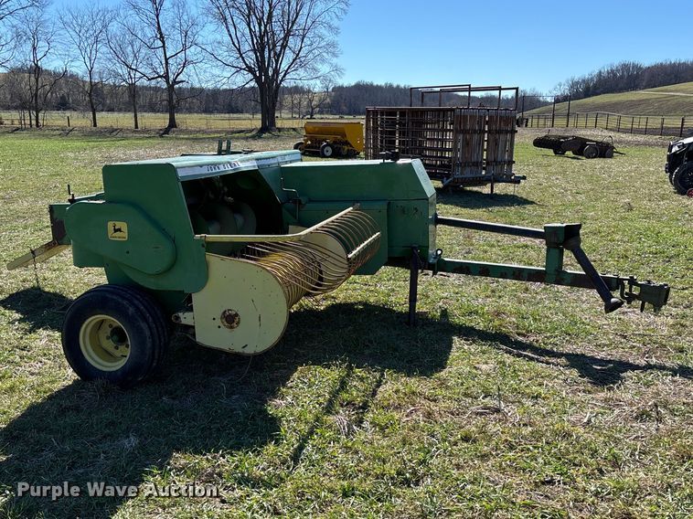 image for item FB3095 John Deere 336 small square baler