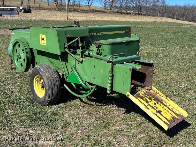 image for item FB3095 John Deere 336 small square baler