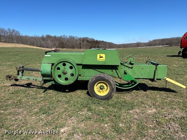 image for item FB3095 John Deere 336 small square baler