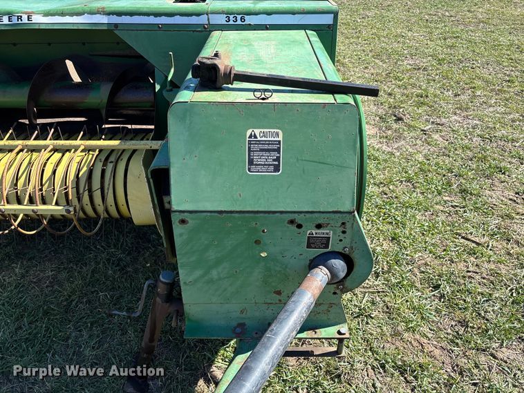 image for item FB3095 John Deere 336 small square baler