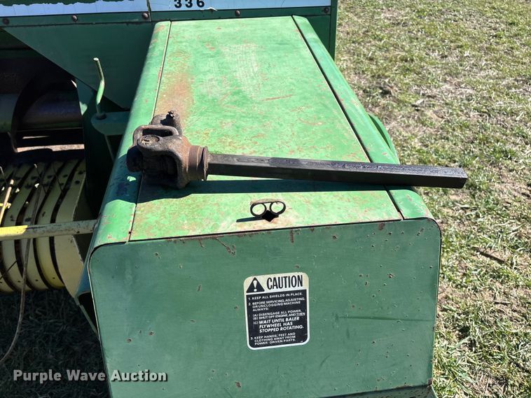 image for item FB3095 John Deere 336 small square baler