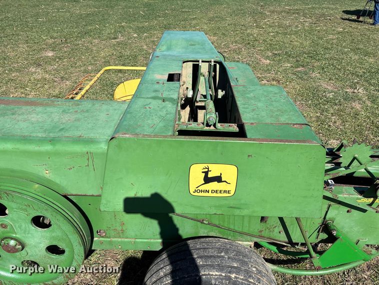 image for item FB3095 John Deere 336 small square baler