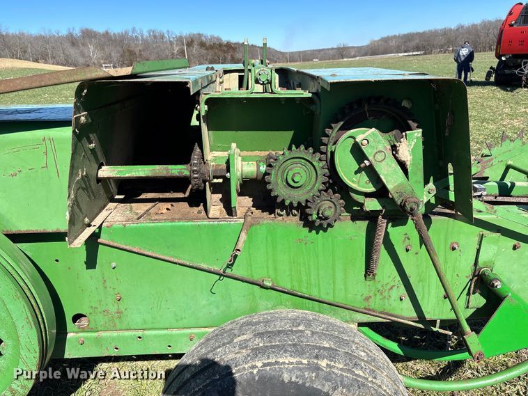 image for item FB3095 John Deere 336 small square baler
