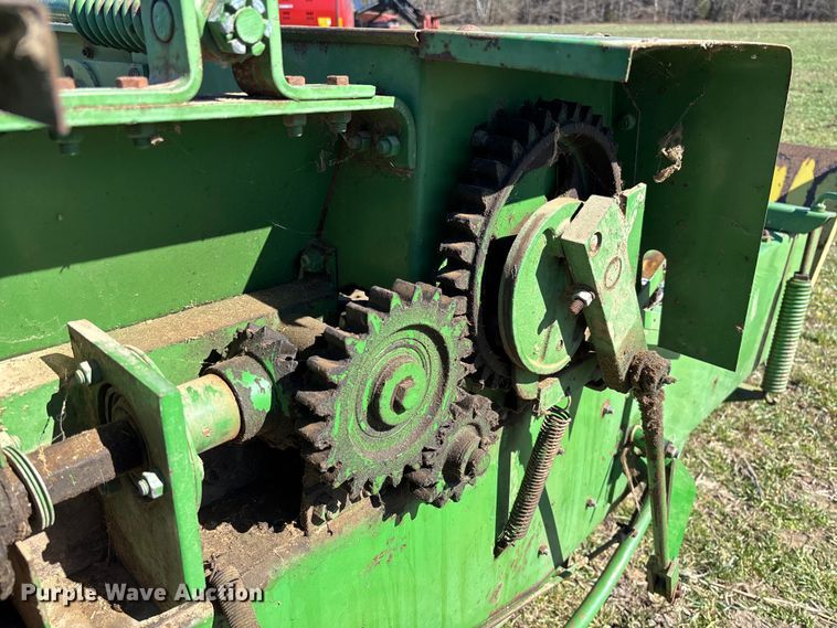 image for item FB3095 John Deere 336 small square baler