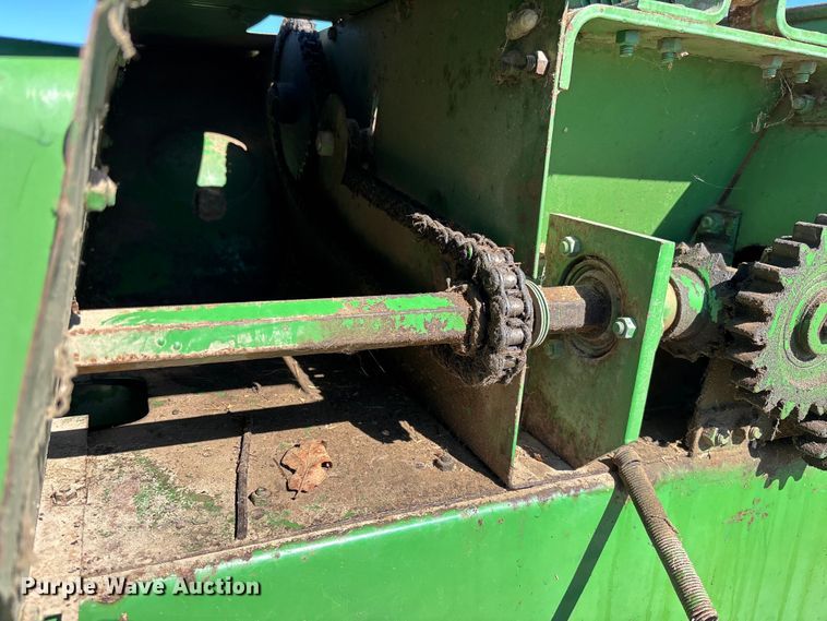 image for item FB3095 John Deere 336 small square baler