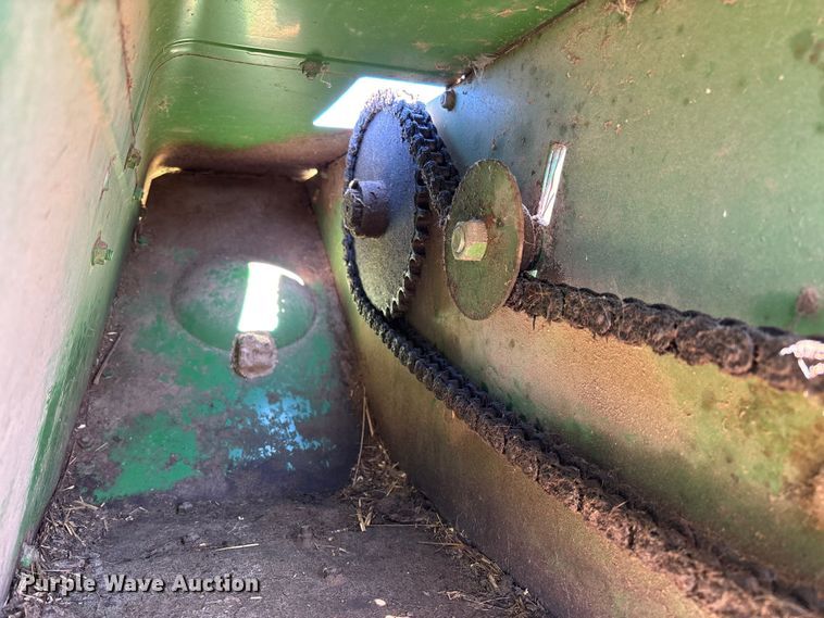 image for item FB3095 John Deere 336 small square baler