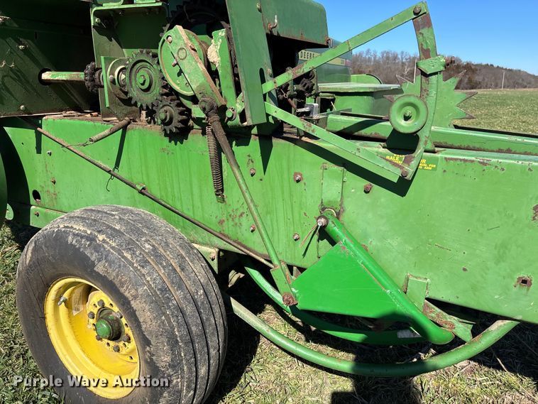 image for item FB3095 John Deere 336 small square baler