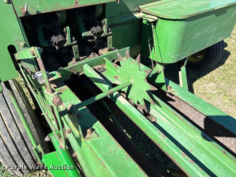 image for item FB3095 John Deere 336 small square baler