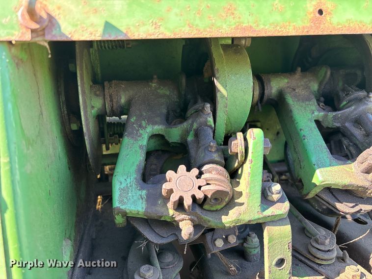 image for item FB3095 John Deere 336 small square baler