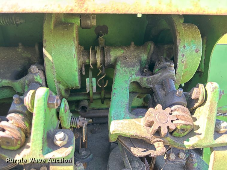 image for item FB3095 John Deere 336 small square baler