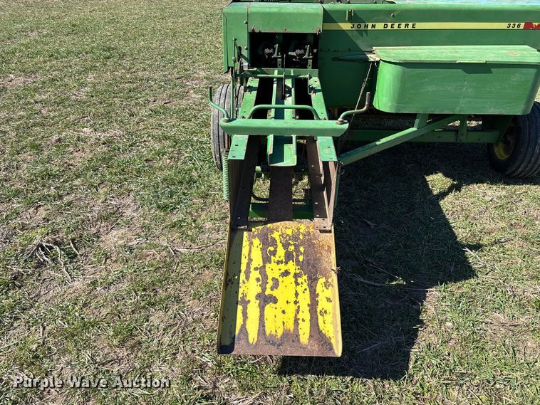image for item FB3095 John Deere 336 small square baler