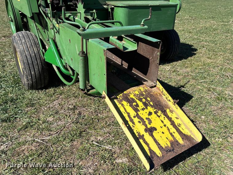 image for item FB3095 John Deere 336 small square baler