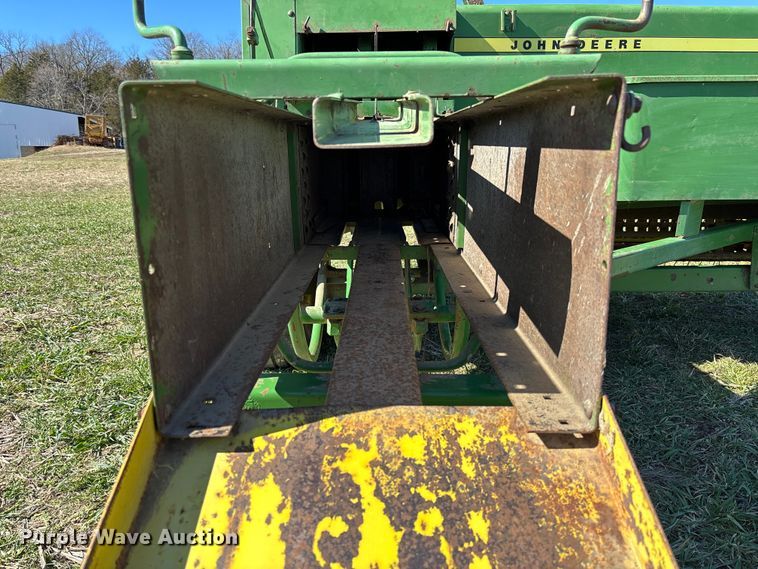 image for item FB3095 John Deere 336 small square baler