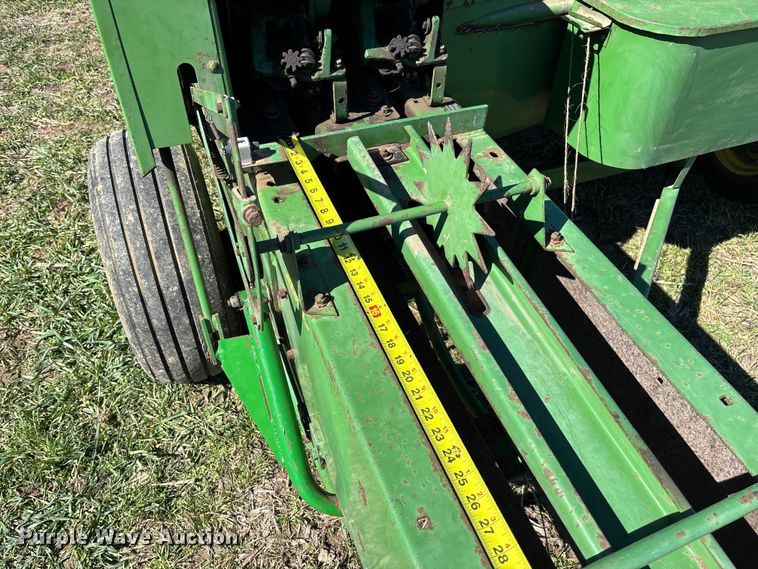 image for item FB3095 John Deere 336 small square baler