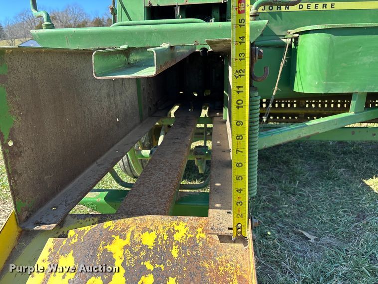 image for item FB3095 John Deere 336 small square baler
