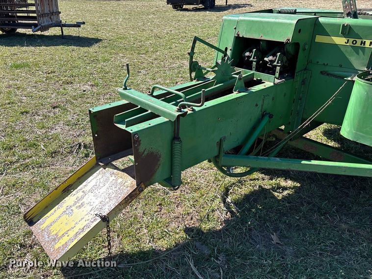 image for item FB3095 John Deere 336 small square baler