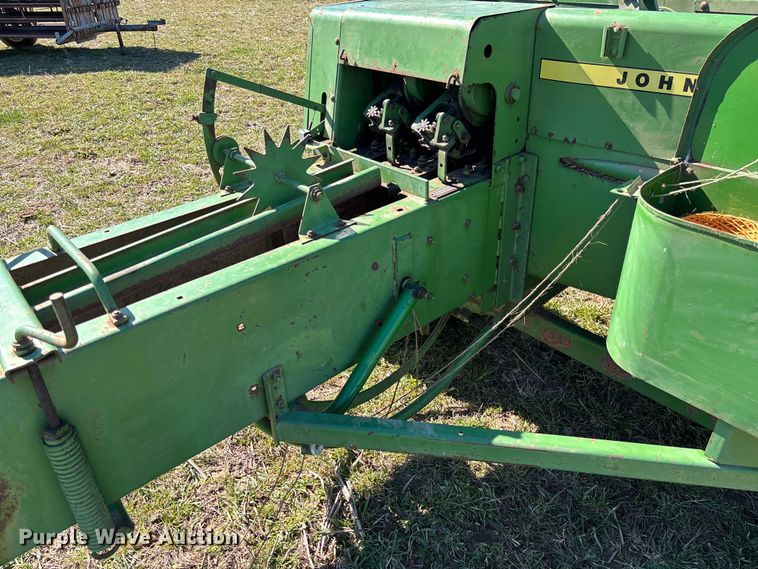 image for item FB3095 John Deere 336 small square baler