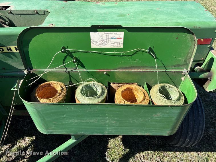 image for item FB3095 John Deere 336 small square baler