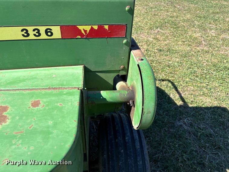 image for item FB3095 John Deere 336 small square baler