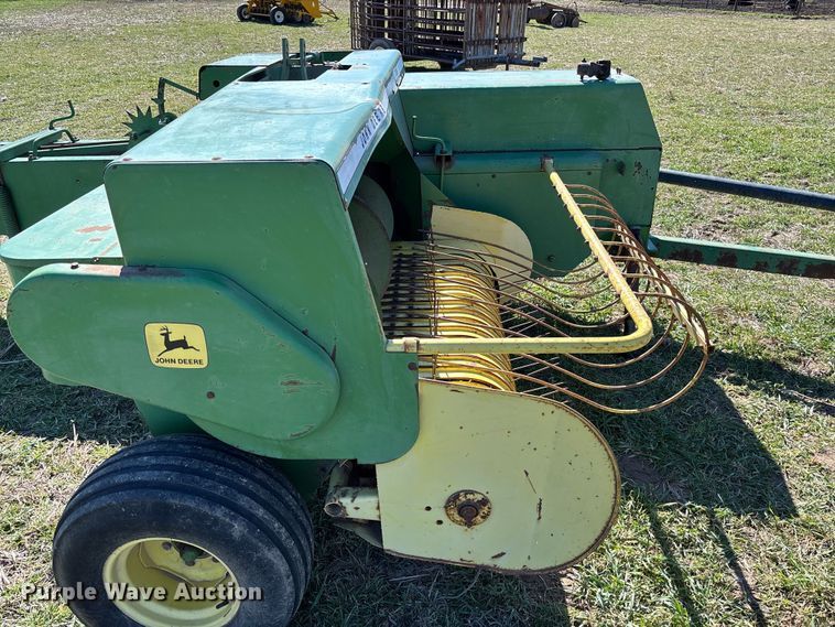image for item FB3095 John Deere 336 small square baler