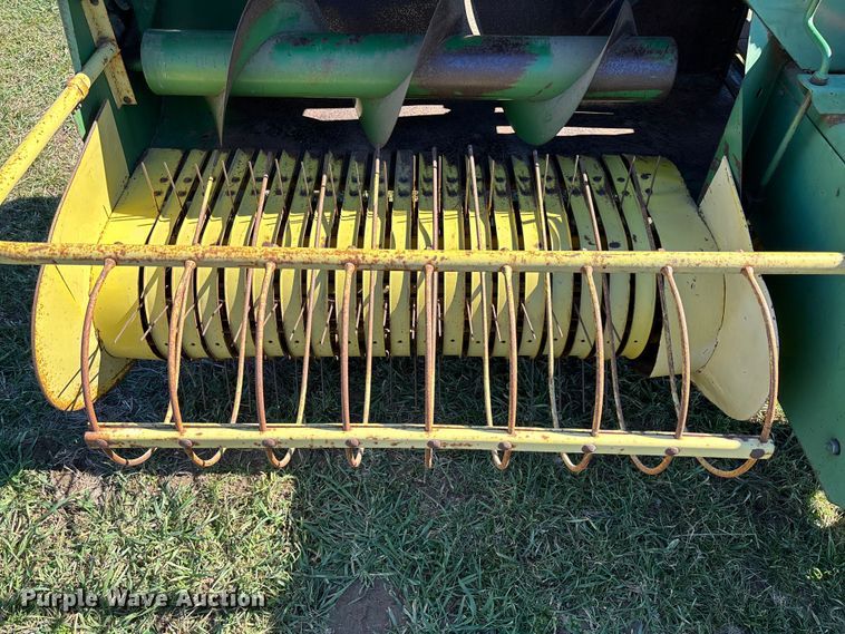 image for item FB3095 John Deere 336 small square baler