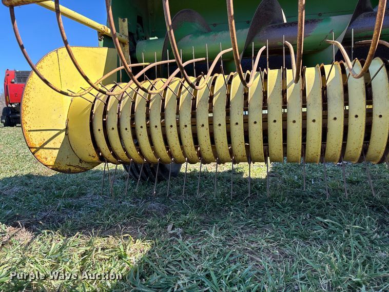 image for item FB3095 John Deere 336 small square baler